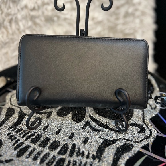 🖤👄🧛♀️NWT-STEVE MADDEN VAMPIRE LIP ZIP WALLET/ WRISTLET🖤🧛♀️👄 - Picture 2 of 8